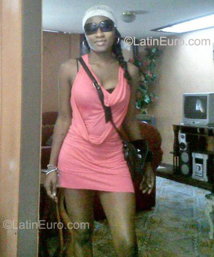 Date this nice looking Colombia girl Erika from Cali CO9136