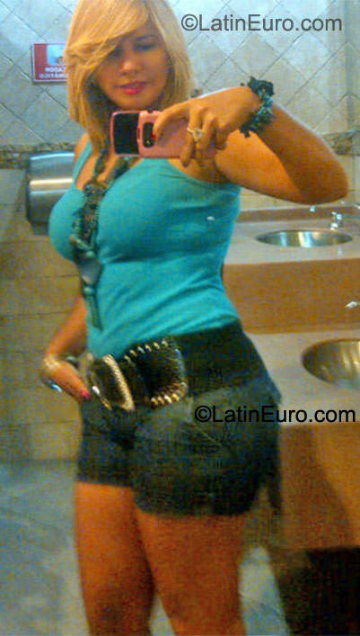Date this delightful Honduras girl Yesenia from San Pedro Sula HN548