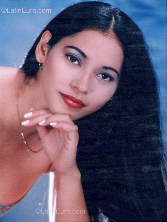 Date this attractive Colombia girl Laura from Neiva CO9190