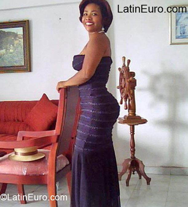 Date this attractive Colombia girl Maria from Cartagena CO15169