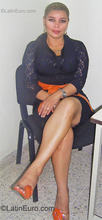 Date this pretty Honduras girl Cris from Tegucigalpa HN561