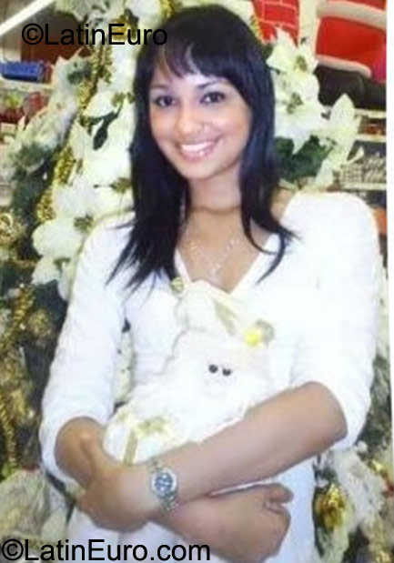 Date this foxy Colombia girl Paola from Aguachica CO9418