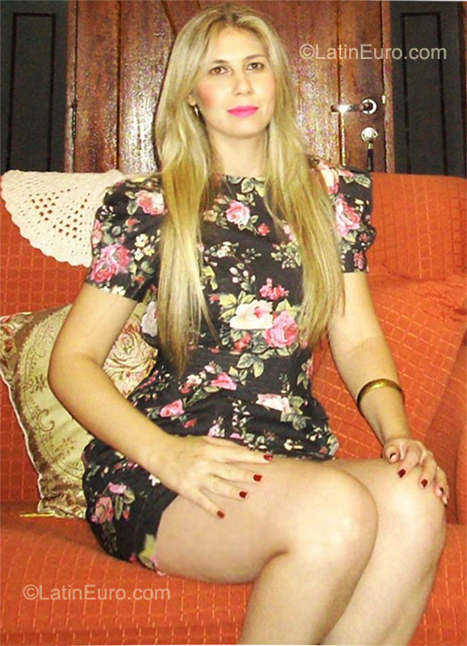 Date this georgeous Brazil girl Aline from Severinia BR6309