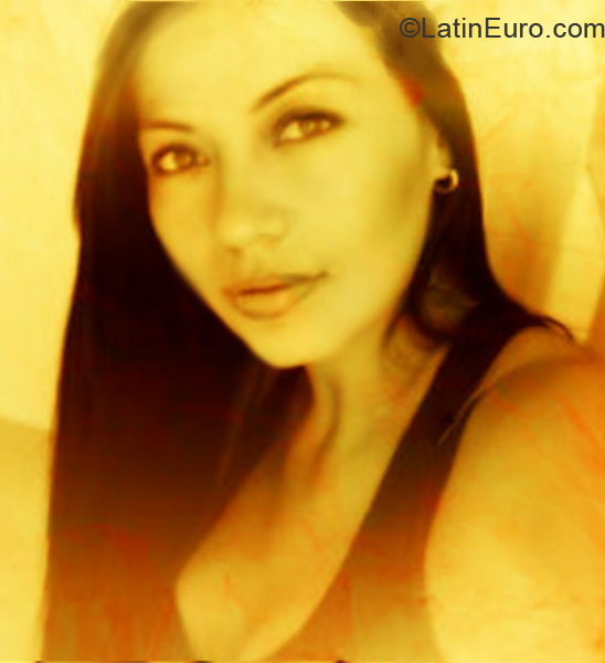 Date this happy Colombia girl Diana from cali CO9243