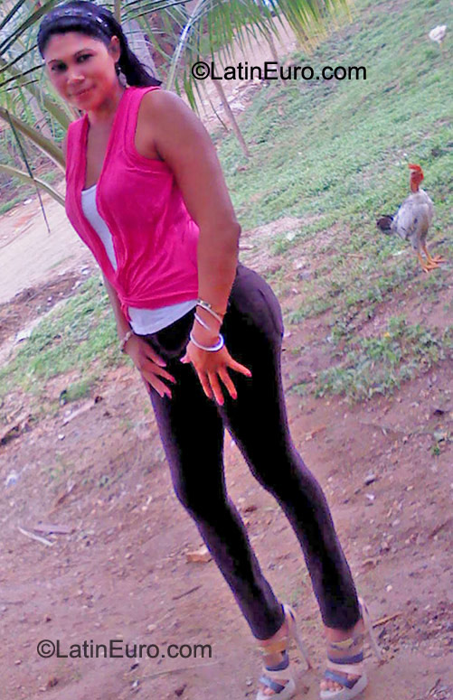 Date this young Honduras girl Julissa Dunia from Trujillo HN569