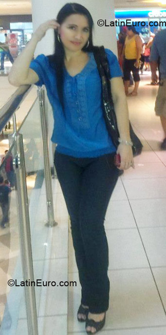 Date this beautiful Honduras girl Miriam from San Pedro Sula HN572