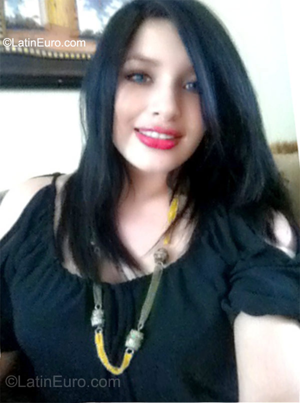Date this cute Honduras girl Gina from Tegucigalpa HN2291