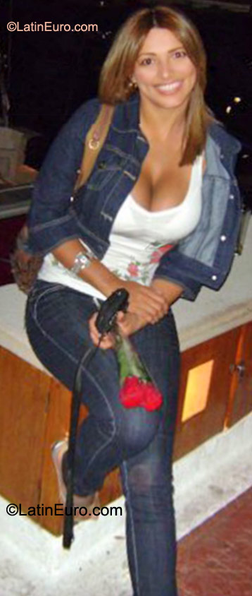 Date this attractive Colombia girl Isabel from Cali CO9284