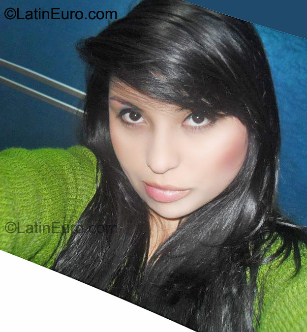 Date this nice looking Colombia girl Diana from Bogota CO9317