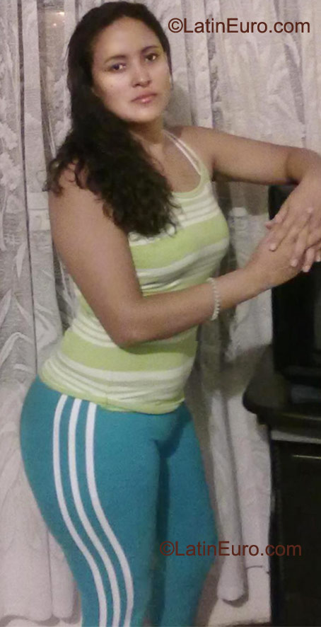 Date this young Colombia girl Zayda from Cali CO9320