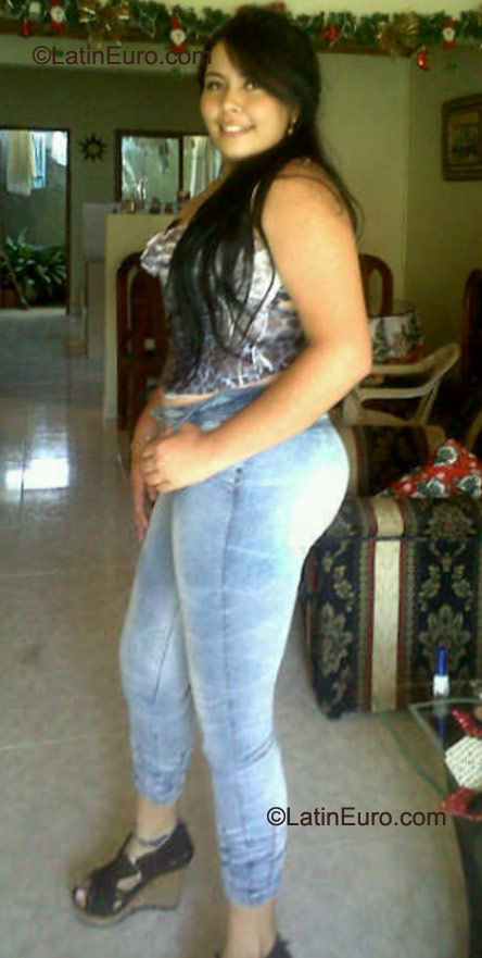 Date this nice looking Colombia girl Yohanita92 from Medellin CO9349