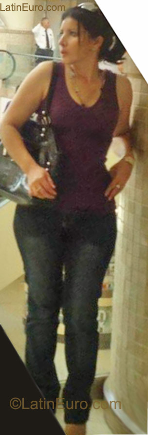 Date this young United States girl Karla from Hallandale Beach US12296