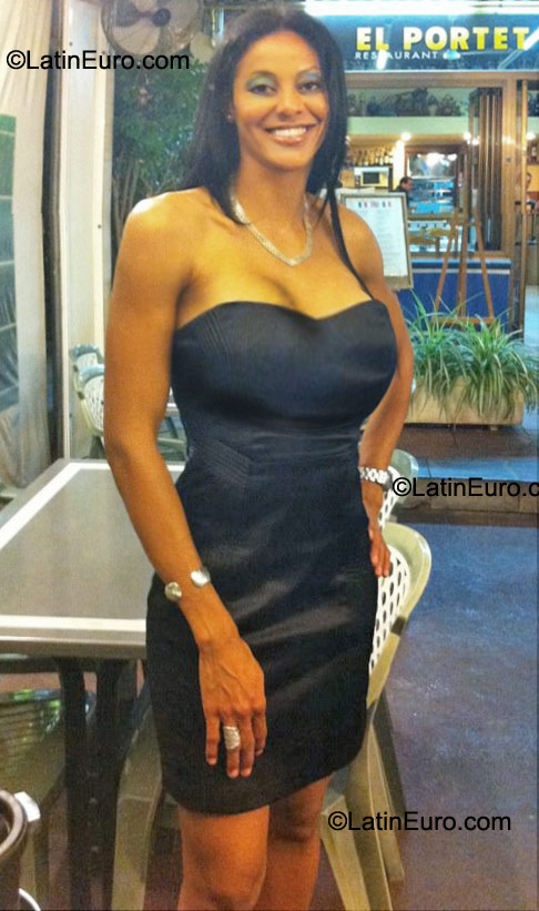 Date this voluptuous Spain girl Yngrid from Barcelona ES222