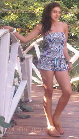 Date this gorgeous Honduras girl Ana from La Ceiba HN592