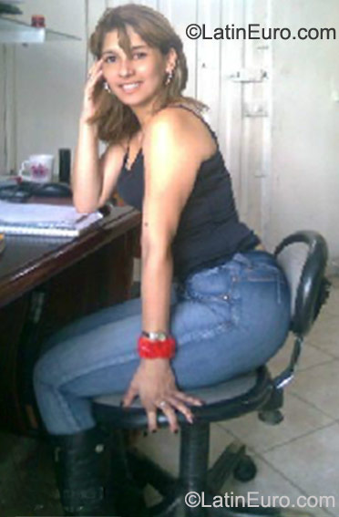 Date this good-looking Colombia girl Luna from Medellin CO9494