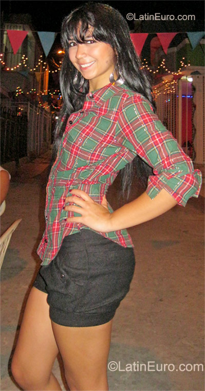 Date this athletic Colombia girl Ana from Bogota CO9496