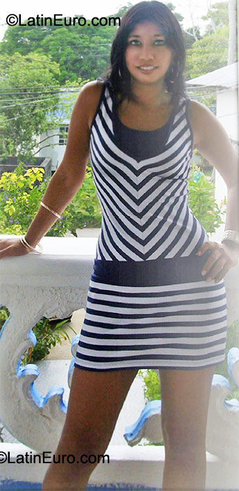 Date this attractive Colombia girl Diana from Bucaramanga CO9499