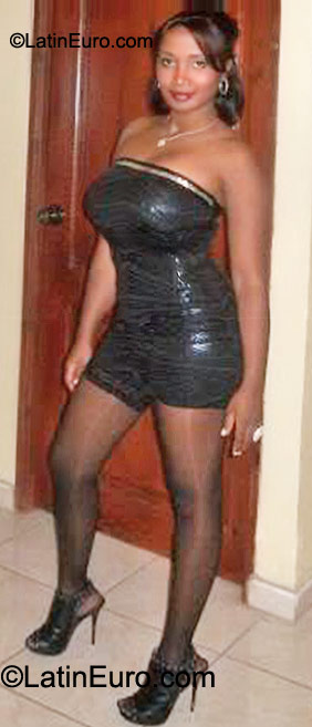 Date this delightful Dominican Republic girl Claudia from Santo Domingo DO20089