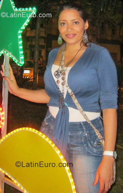 Date this attractive Colombia girl Amanda from Bogota CO9514