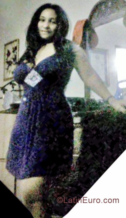 Date this hot Colombia girl Mary Carmen from Santiago CO9517