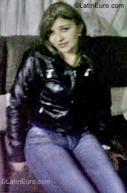 Date this beautiful Colombia girl Bernate from Bogota CO9528