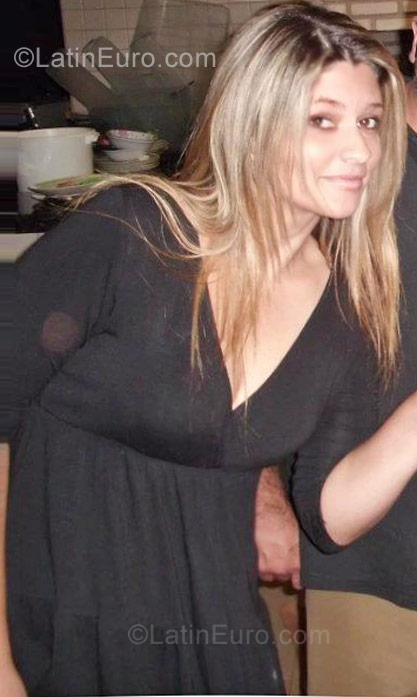 Date this sultry Brazil girl Armanda from Brasilia BR6398