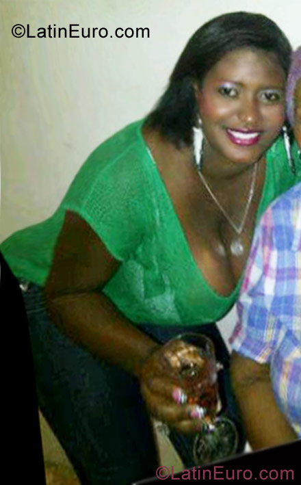 Date this nice looking Colombia girl Yaraisa from La Vega CO9564