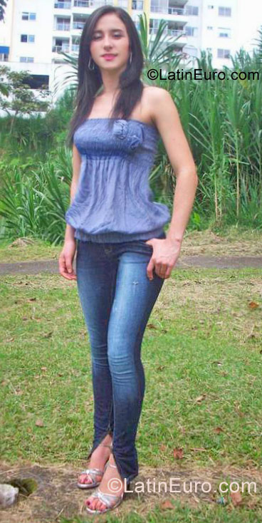 Date this good-looking Colombia girl Angela viviana from Pereira CO15065