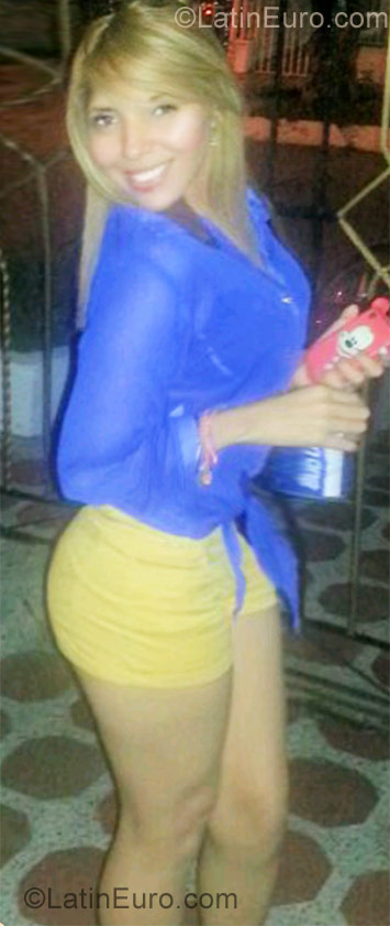 Date this passionate Colombia girl Dina from Barranquilla CO9574