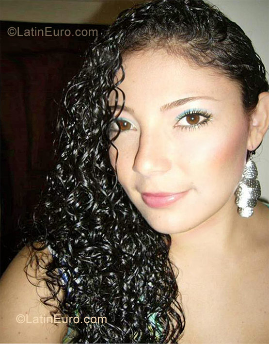Date this nice looking Colombia girl Rocio from Cali CO9581