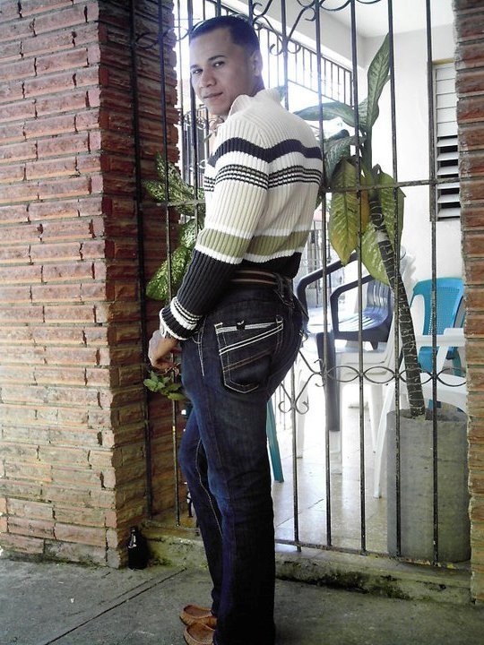 Date this hard body Dominican Republic man Elpequenogigant from Santiago, Rep. Dom. DO10572