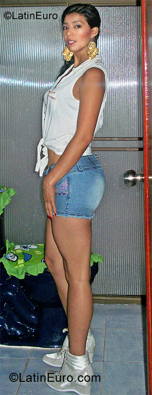 Date this athletic Colombia girl Lina Maria from Medellin CO9590