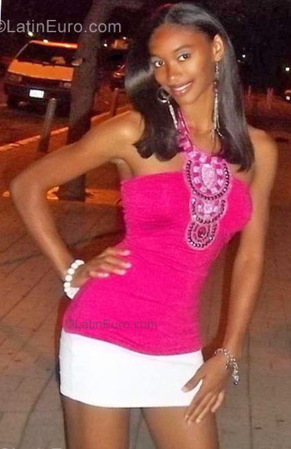 Date this hard body Jamaica girl Kareese from Kingston JM469