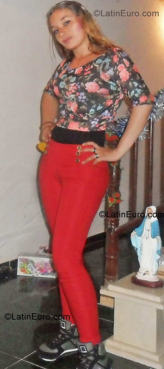 Date this good-looking Colombia girl Stella from Bogota CO9670