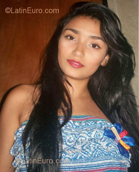Date this charming Colombia girl Yeniifeer from Medellin CO10880