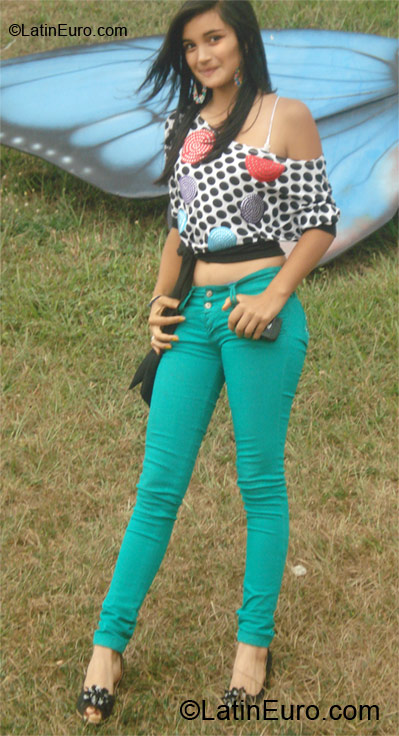 Date this athletic Colombia girl Alejhandra from Bogota CO9743