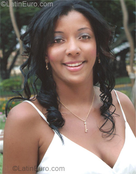 Date this exotic Colombia girl Diana from Cali CO9747