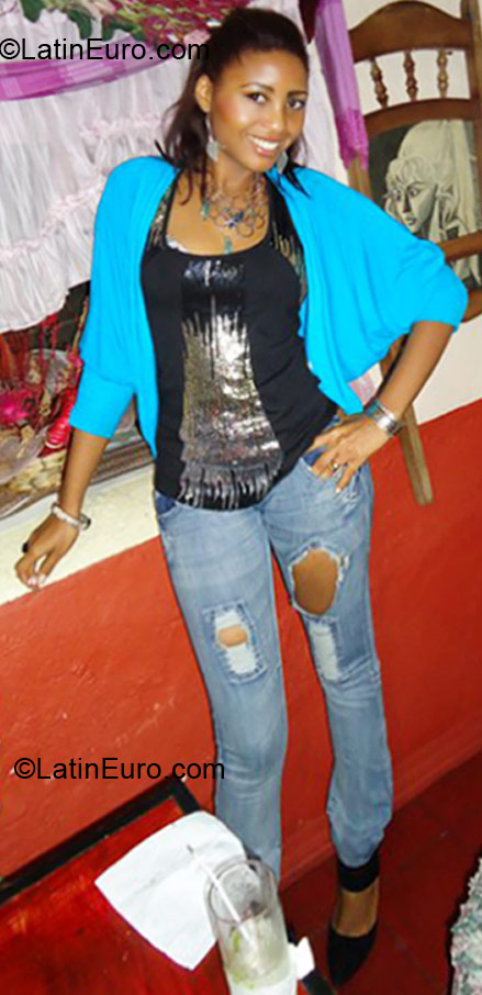 Date this athletic Costa Rica girl Manyara from San Jose CR239