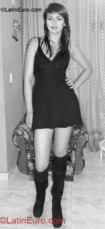 Date this hard body Colombia girl Slendi from Bogota CO9829