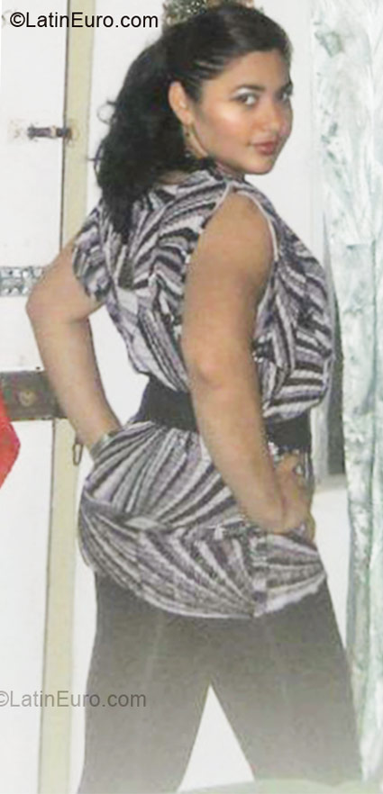 Date this lovely Honduras girl Amalia from San Pedro Sula HN696