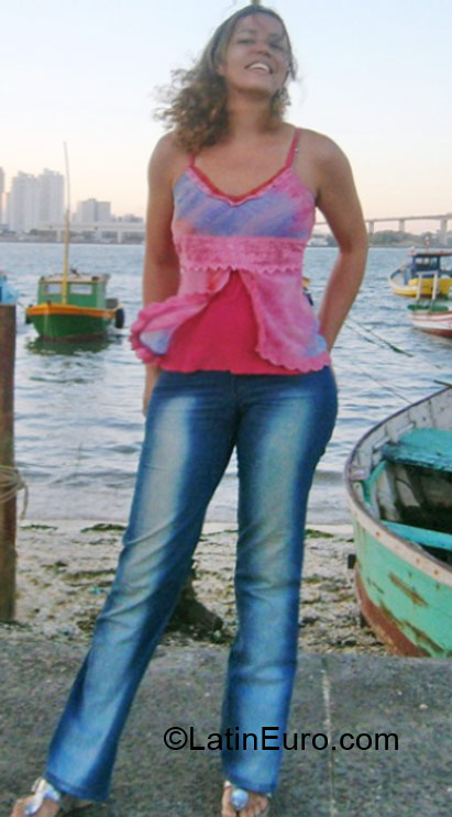 Date this happy Brazil girl Flavia from Vitoria BR8239