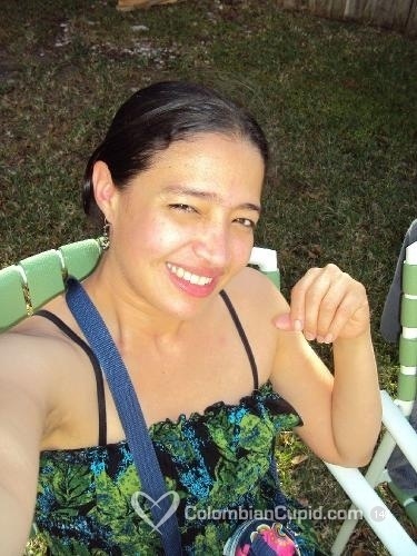 Date this nice looking Colombia girl Anyelis from Miami CO9983