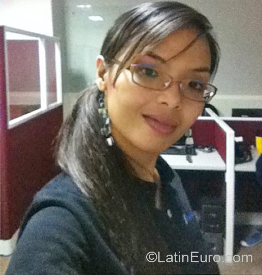 Date this cute Philippines girl Iris from Manila PH457