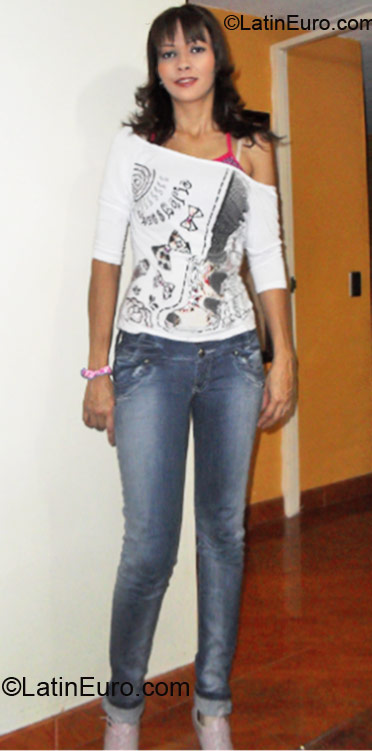 Date this athletic Colombia girl Mary from Medellin CO10103