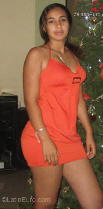 Date this attractive Colombia girl Vivi from Cali CO10464