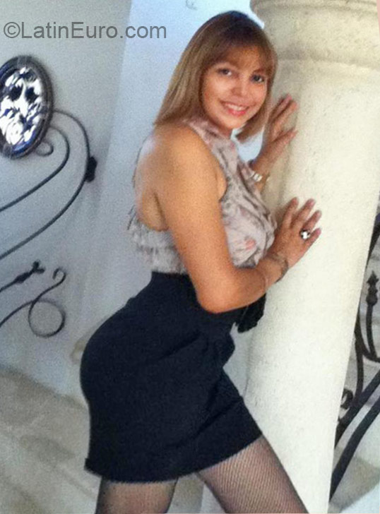 Date this voluptuous Dominican Republic girl Ninoska from Santo Domingo DO19693