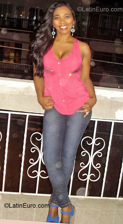 Date this good-looking Colombia girl Cecilia from Cali CO10135