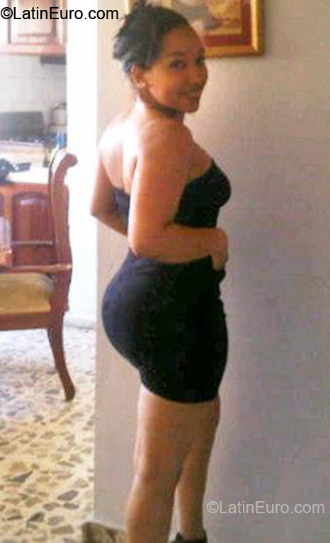 Date this pretty Dominican Republic girl Julia from San Francisco De Macoris DO11007