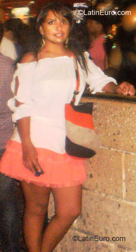 Date this good-looking Colombia girl Lina from Manizales CO10180