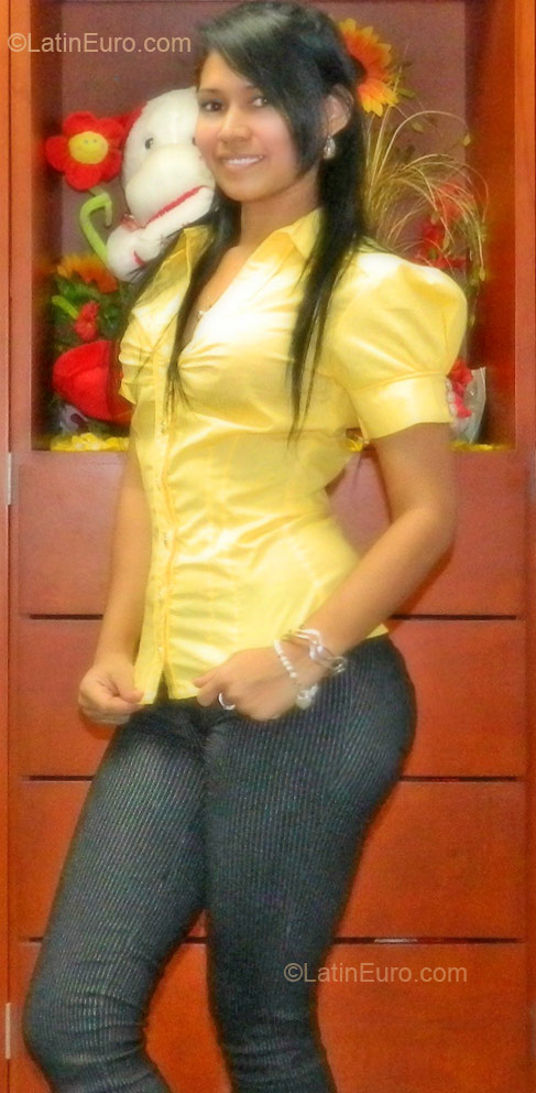 Date this pretty Colombia girl Dayana from Bogota CO10197